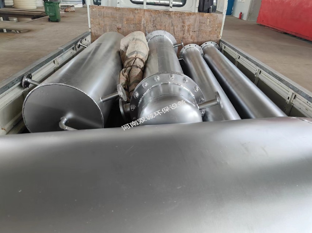 新鄉(xiāng)市某公司廢水回收塔，廢水冷凝器，油水分離器發(fā)貨